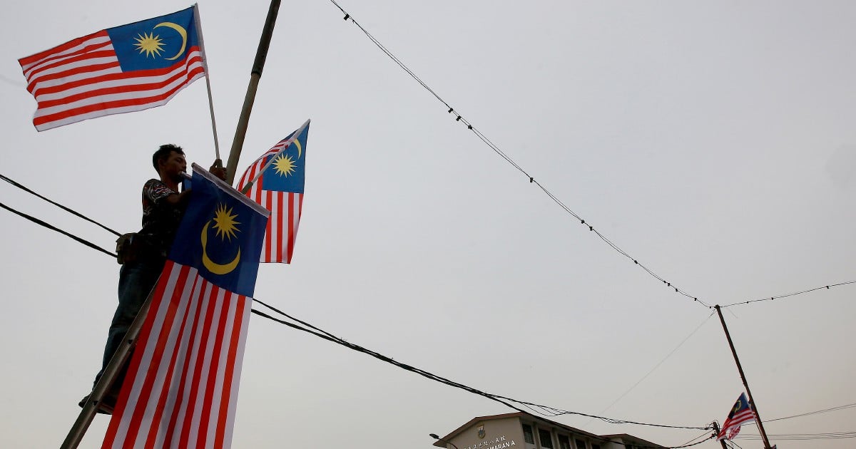Cultivate pride in the Jalur Gemilang to prevent improper displays