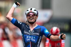 David Gaudu wins Vuelta stage 3 as Vingegaard retains red jersey
