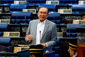 Defisit negara turun secara berfasa kurangkan beban hutang