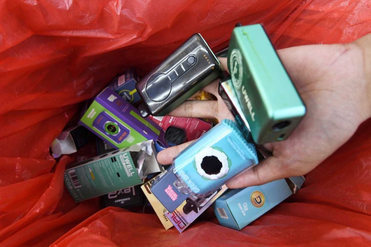 Dewan Rakyat shown colourful vapes allegedly designed to attract minors