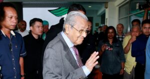 Dr M presses for speedy hearing in RM150m defamation suit against Anwar