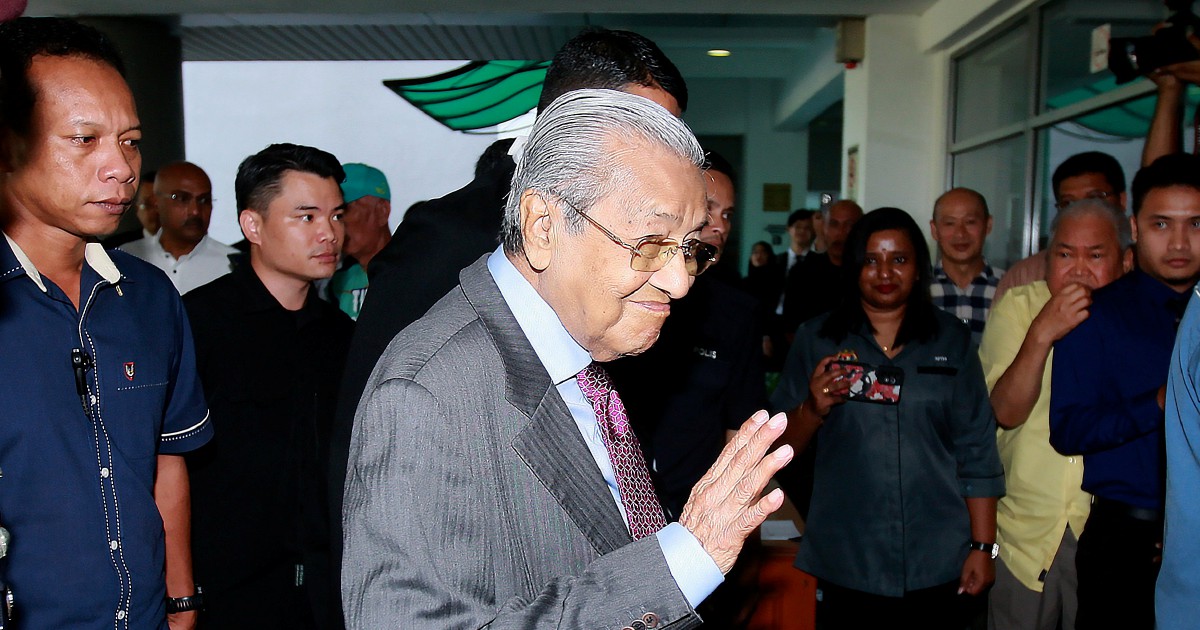 Dr M presses for speedy hearing in RM150m defamation suit against Anwar