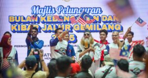 Dr Sam moved as Malaysians of all races sing 'Saya Anak Malaysia'