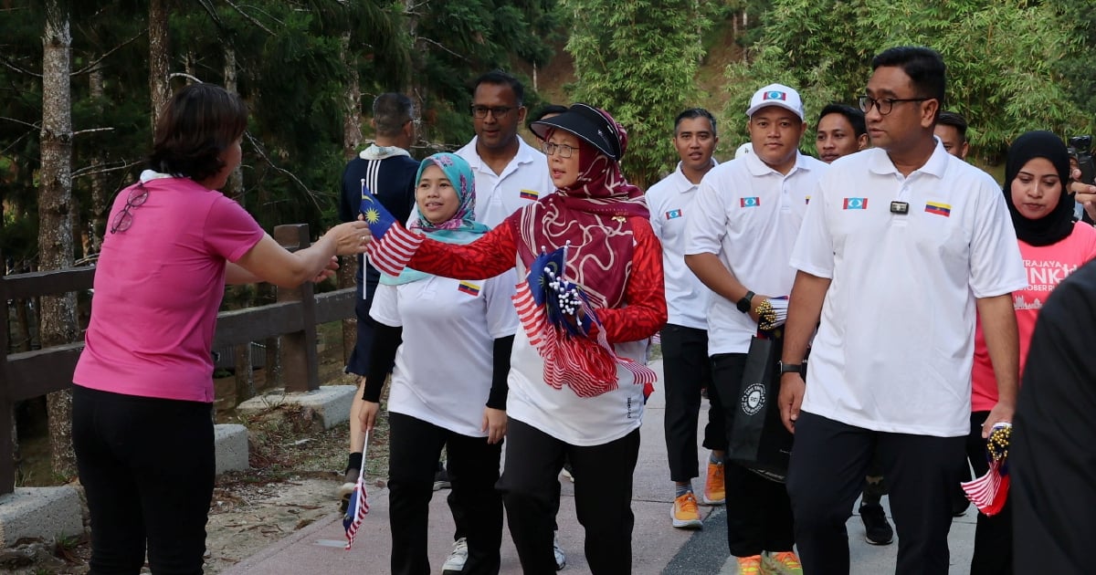 Dr Zaliha reminds public to always honour jalur gemilang