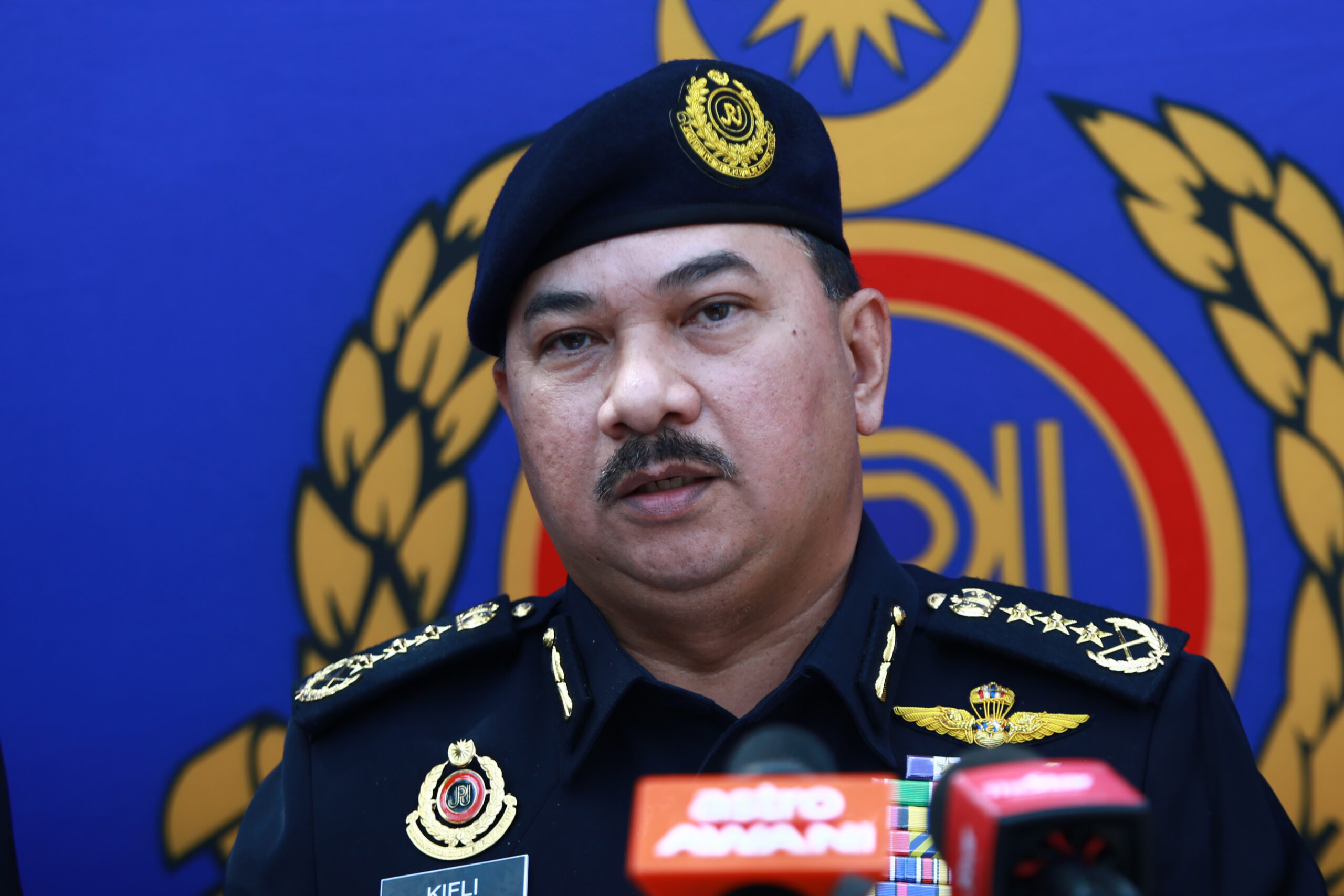 Dua selebriti sudah jelaskan cukai jalan, insuran kereta mewah