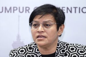 Education Ministry must look into need for legal action against Zara's principal, Sabah Education director, says Azalina