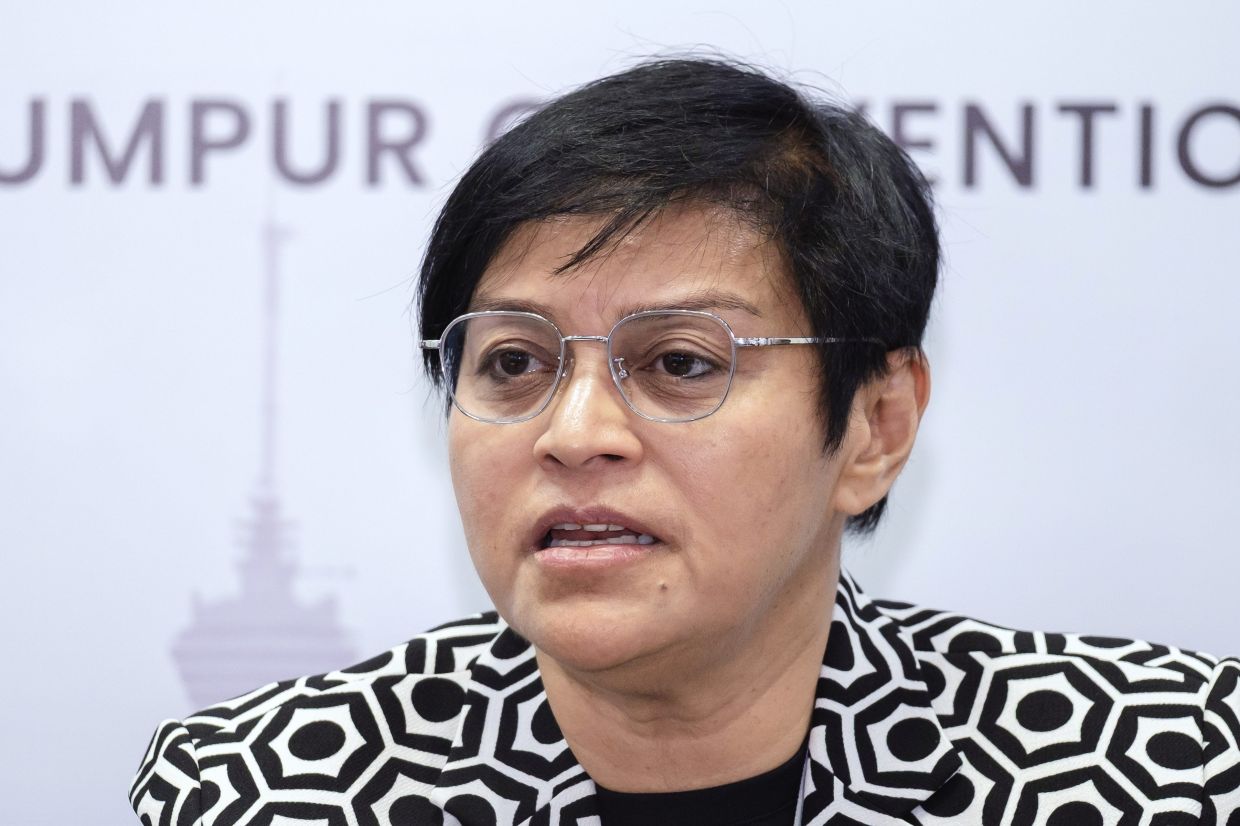 Education Ministry must look into need for legal action against Zara's principal, Sabah Education director, says Azalina