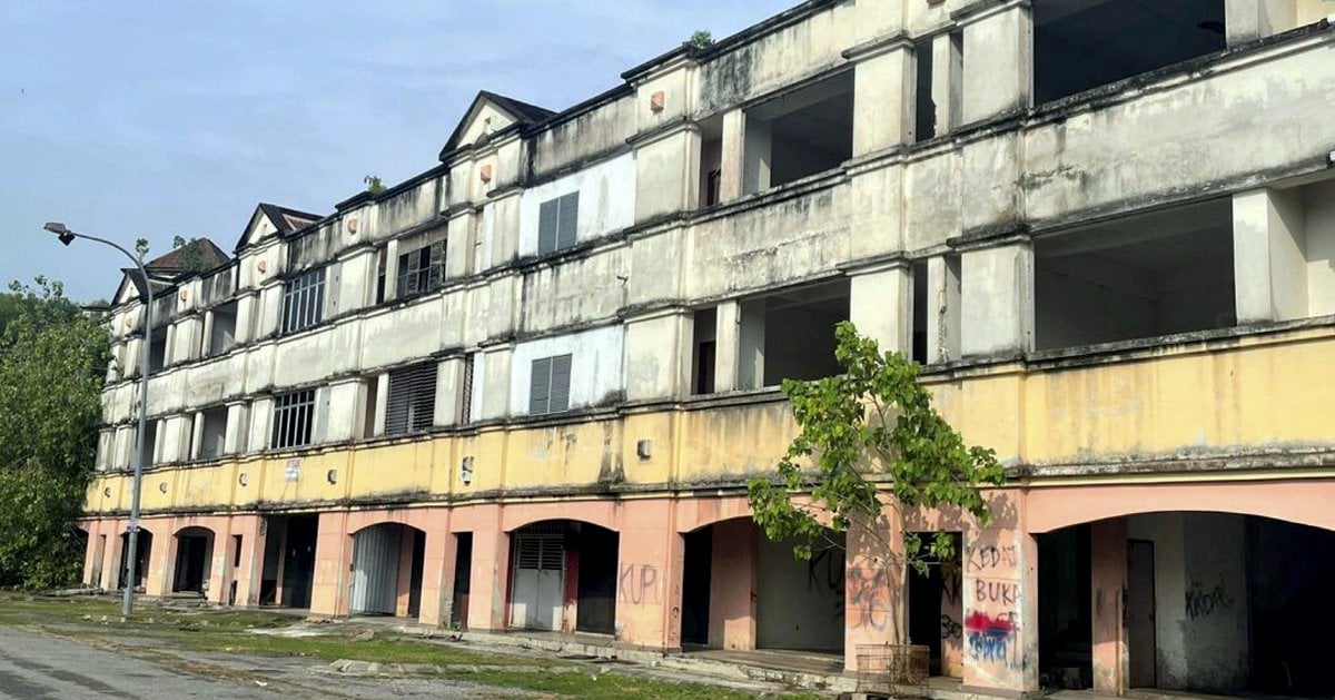 Experts split on proposed bill to protect buyers of abandoned shoplots