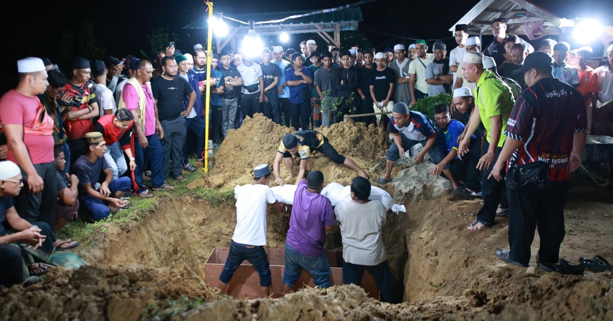 Family of four killed in Gua Musang crash buried in Pasir Mas