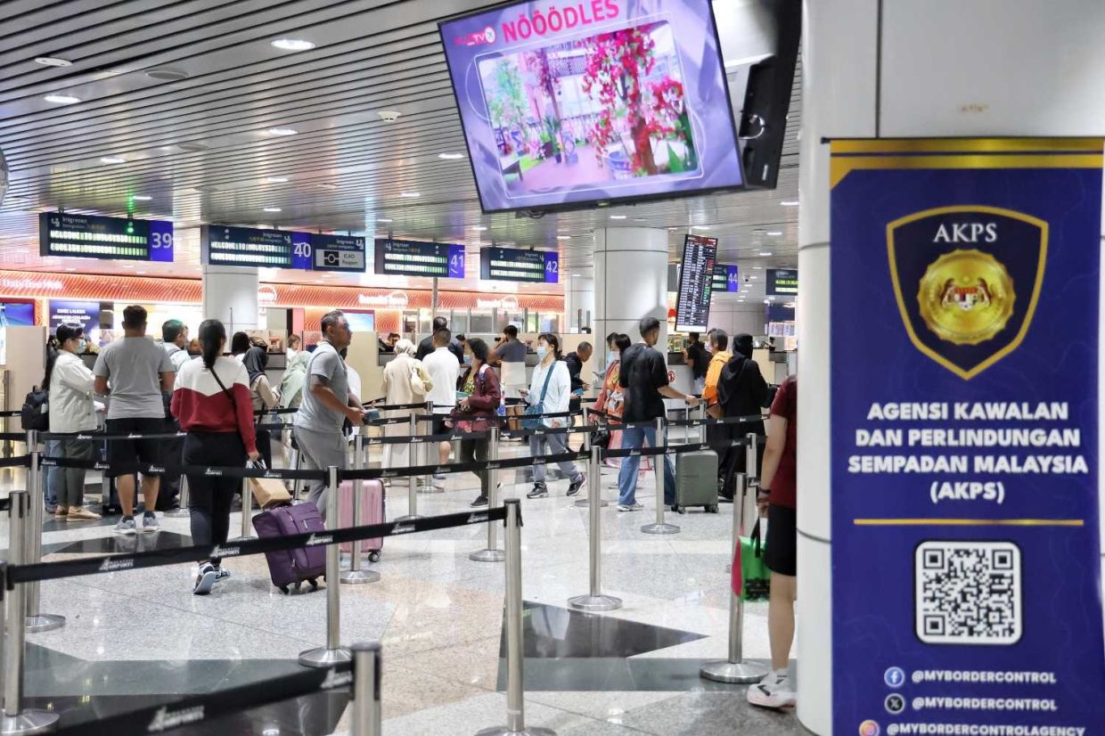Foreign beggars nabbed at KLIA for abusing entry passes