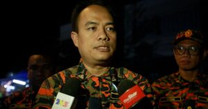 Four rescued from Klang shoplot blaze