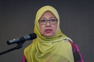 Govt mulls opening key posts to younger civil servants