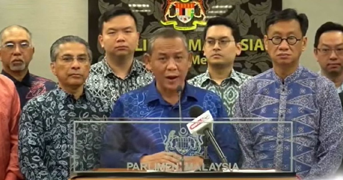 Govt, opposition close ranks over assault on Rafizi's son