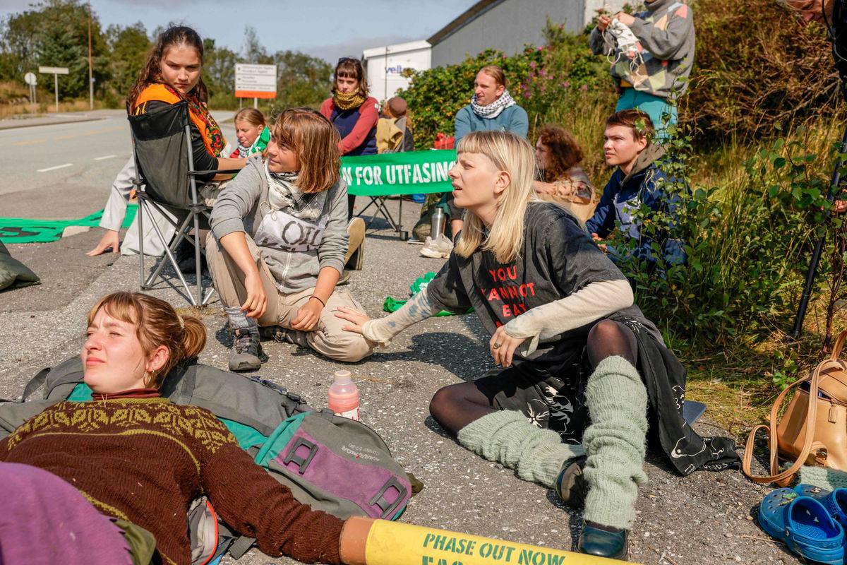 Greta Thunberg, activists block Norway oil refinery
