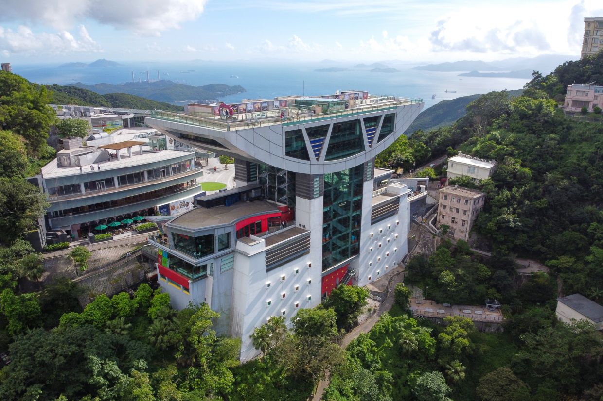 Hong Kong prosecutors drop charge against Indonesian tourist in tumbler case