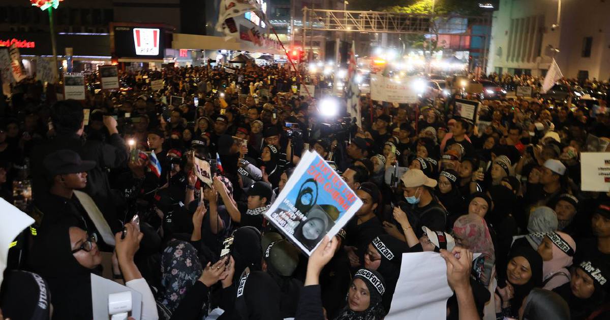 Hundreds gather outside Sogo in solidarity for Zara Qairina