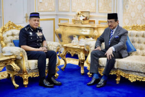 IGP discusses Sabah security with governor in courtesy call