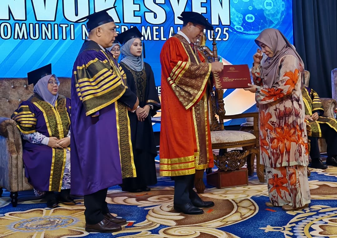Ibu gagal menahan sebak terima sijil anak sudah tiada