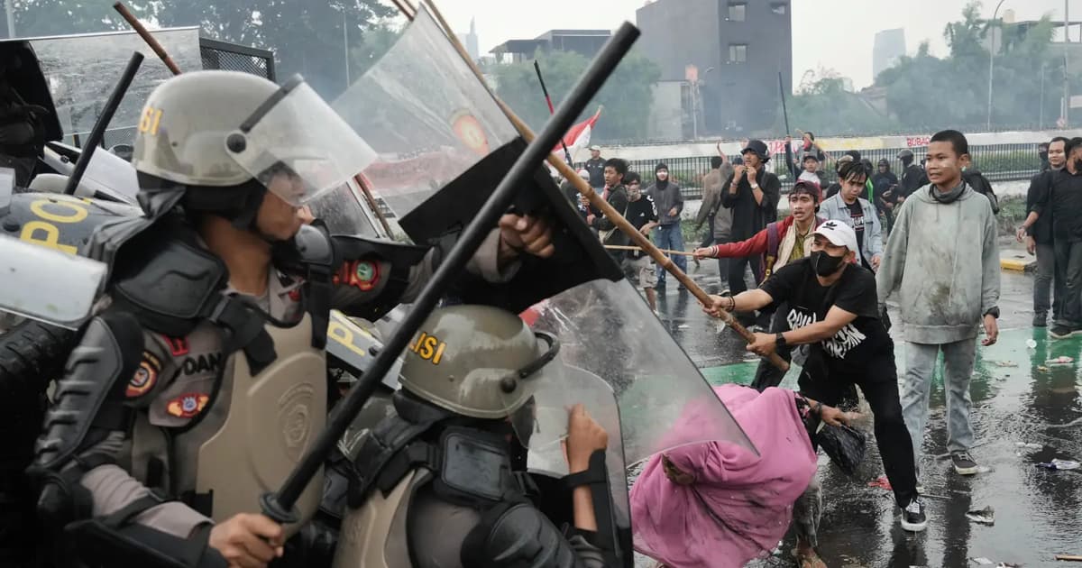 Indonesia’s president cancels China trip as protests continue