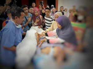Isteri parah sempat sentuh jenazah suami, dua anak maut nahas di Gua Musang