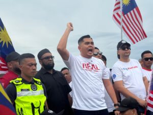 Isu bendera adalah maruah kita semua