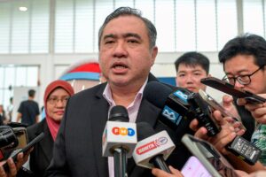 Jalur gemilang perlu dihormati dan dikibarkan penuh patriotik