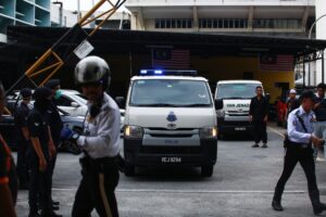 Jenazah Syamsul Haris dibawa keluar untuk dikebumi semula
