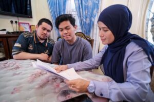 Kehilangan ibu bapa bukan penghalang dua beradik ke menara gading