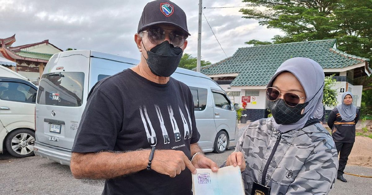 Kelantan Immigration uncovers use of fake passport stamps by worker agents