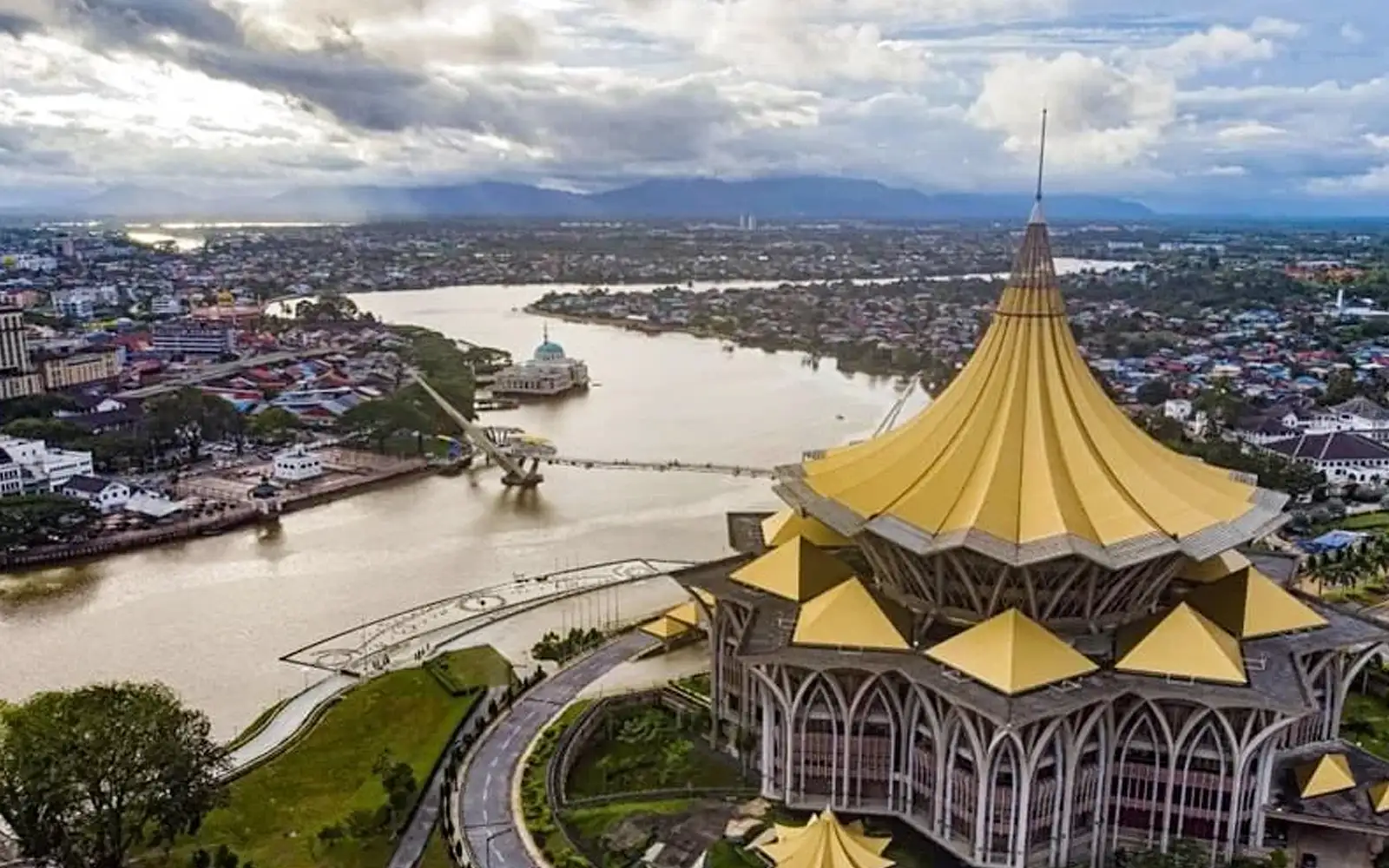 Cover Image for Sabah, Sarawak placements now mandatory for contract medical officers