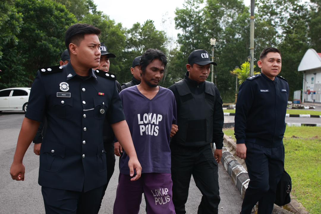 Lelaki didakwa bunuh bapa guna kerusi kayu