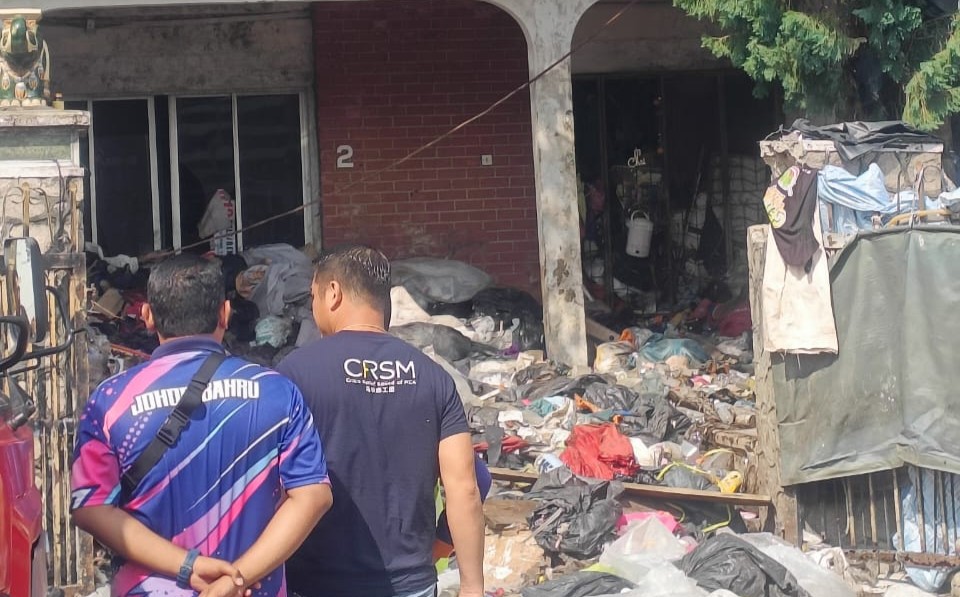 Lelaki warga emas kumpul sampah 32 tan dalam rumah