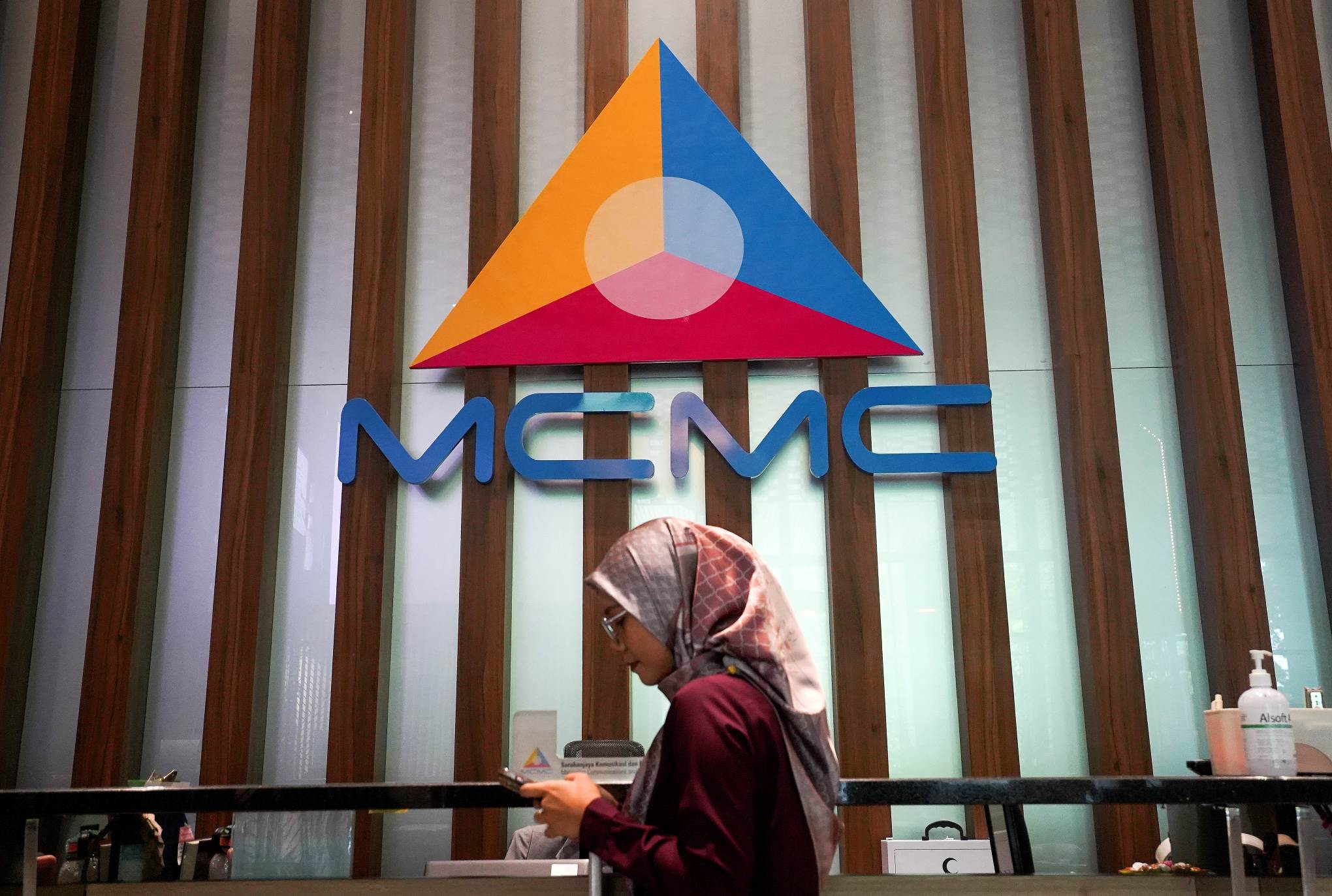 MCMC lapor polis terima bungkusan mencurigakan