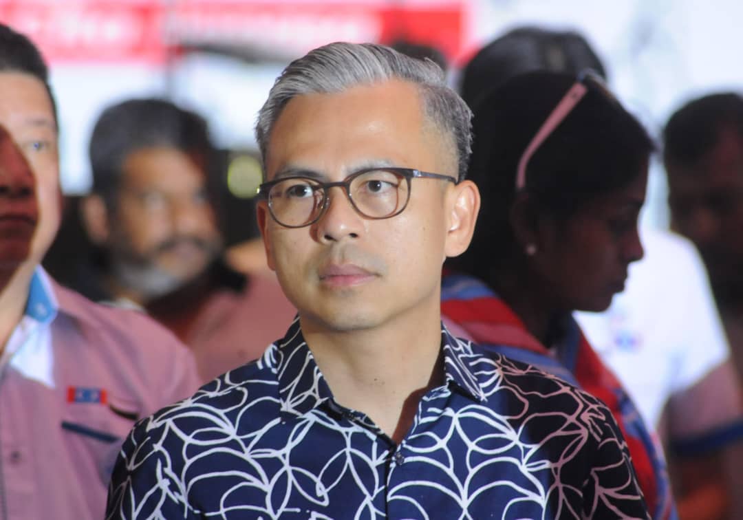 MCMC, polis buru individu menyamar ‘pakar forensik’