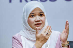 MOE to take action over upside-down Jalur Gemilang at PD school