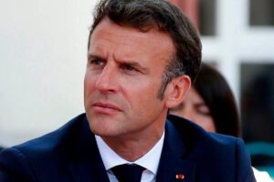 Macron urges 'pressure' on Russia until 'solid peace' in Ukraine