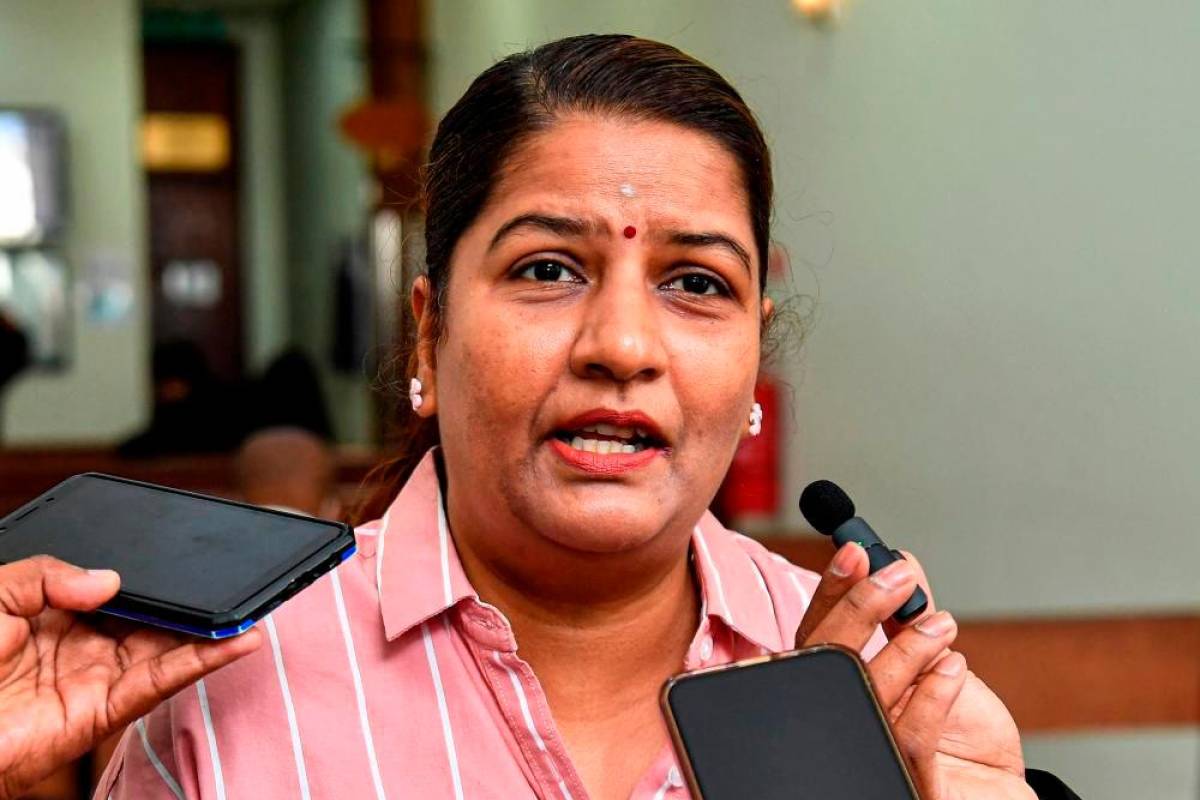 Mahkamah tangguh keputusan rayuan saman oleh Indira Gandhi