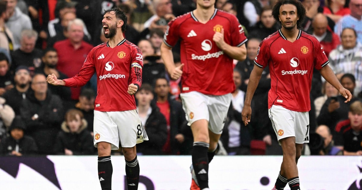 Man Utd secure first win thanks to late Fernandes penalty