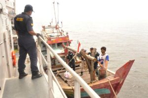 Maritim Malaysia serah kru kapal Indonesia hanyut kepada KJRI