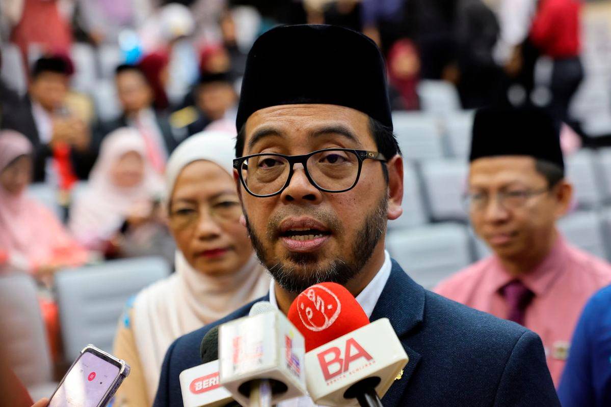 Masyarakat perlu pastikan produk ada sijil halal JAKIM, kata Zulkifli