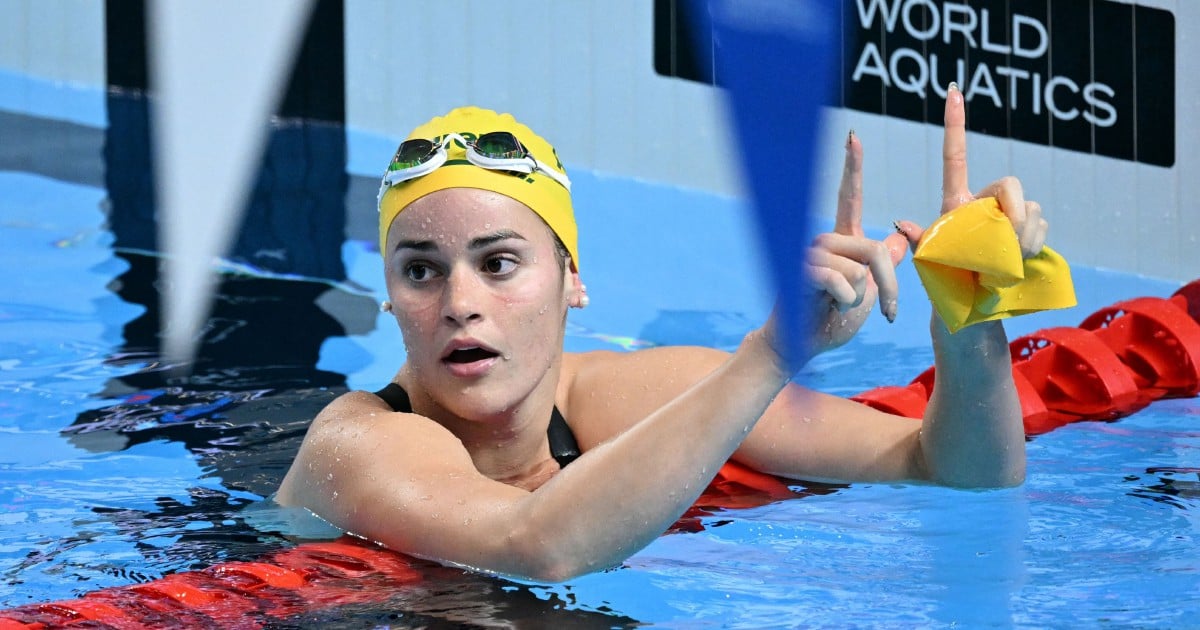 McKeown beats Smith again for world backstroke double
