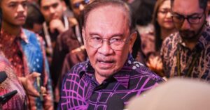 Muhyiddin must apologise too over claims against govt, Anwar says