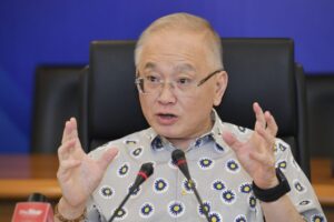 Open channels at public varsities discriminate against financially-vulnerable students, says Dr Wee