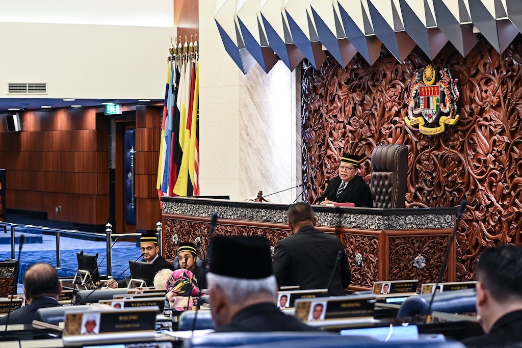 PARLIMEN: Enam Ahli Parlimen Bersatu masih blok pembangkang