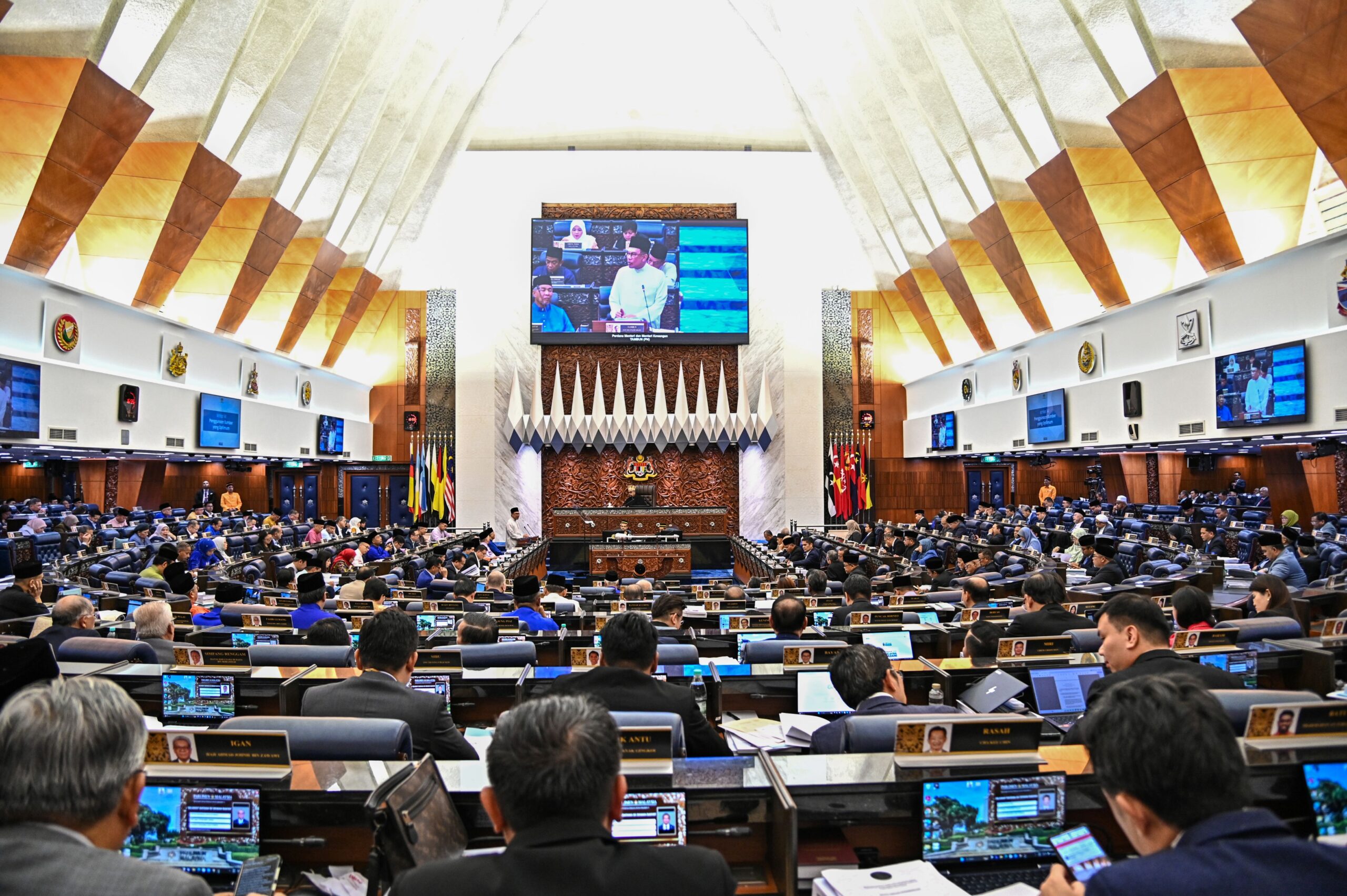 PARLIMEN: Kerajaan teliti mekanisme pemberian subsidi RON95