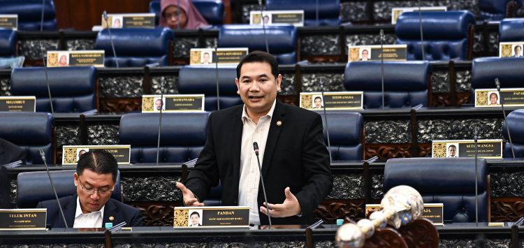 PARLIMEN: Rafizi cadang umur tamat sekolah diturunkan 16 tahun