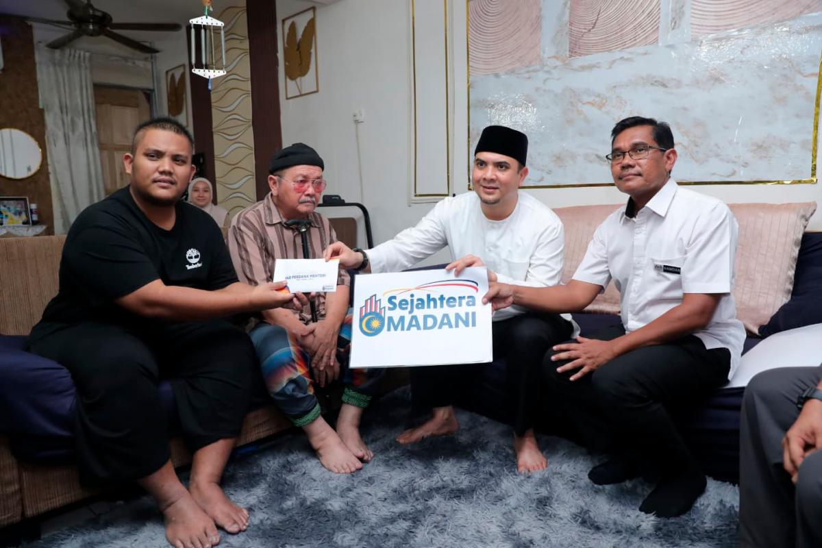 PM Anwar hulur sumbangan kepada pesakit kanser dan pesara tentera