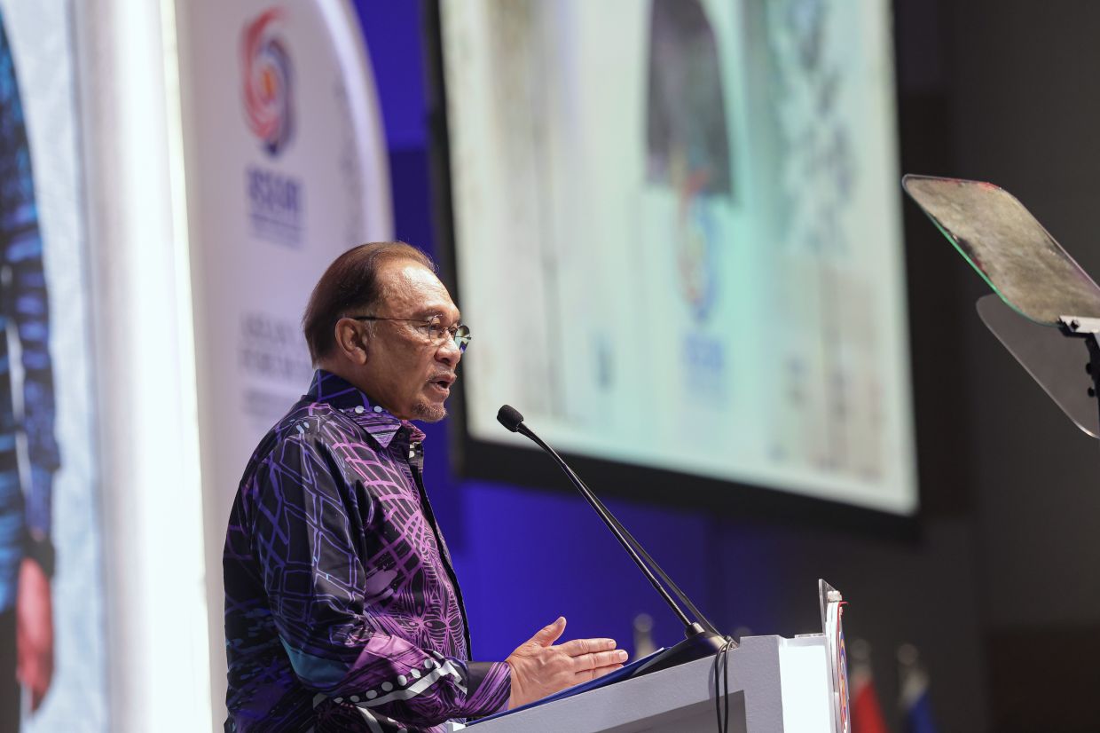 PM calls for thorough investigation into F/A-18D Hornet incident