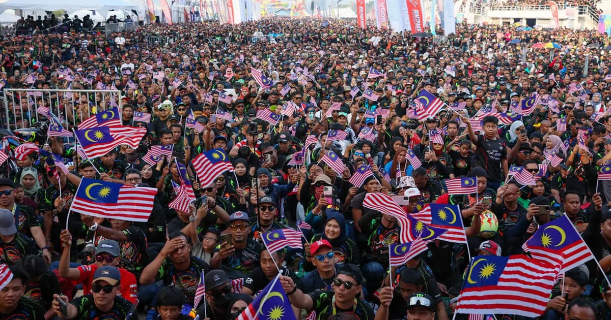 PM gives extra RM200,000 for RXZ motorsports event