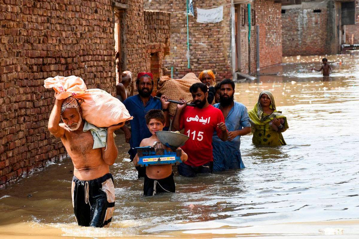 Pakistan lake formed by mountain mudslide threatens 'catastrophic' floods